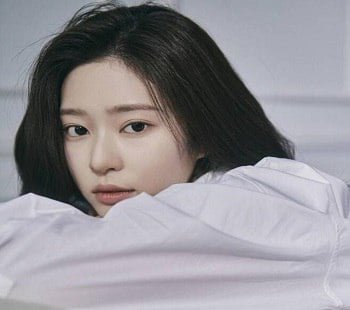 Minju xinh đẹp xịt máu mới lên sóng